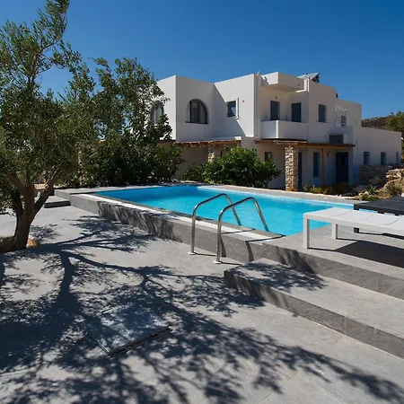 La Maison - Two Private Apartments, One With Private Pool Casa de Férias Alikí