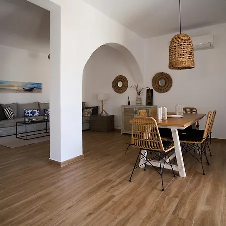 La Maison - Two Private Apartments, One With Private Pool Alikí