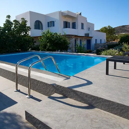 La Maison - Two Private Apartments, One With Private Pool Casa de Férias Alikí