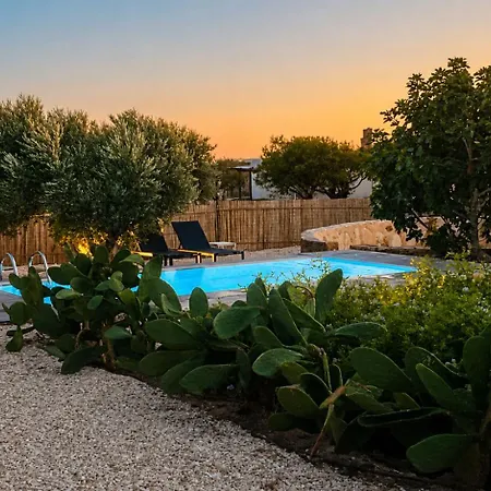La Maison - Two Private Apartments, One With Private Pool Casa de Férias Alikí